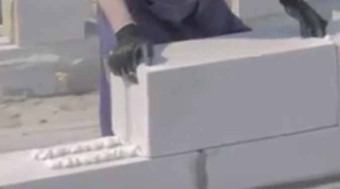 Виконання робіт клеєм для кладки Tytan